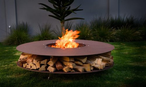 Discus Wood firepit burning 2