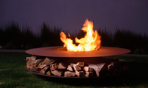 Discus Wood firepit burning 3